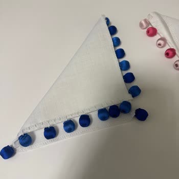 Kare Peçeteler Düzensiz Gönderildi Ve İletişim Kesildi