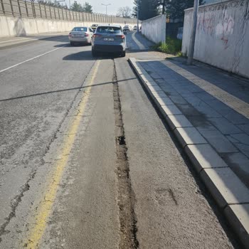 Yenişehir Sokaklarındaki Çukur Yol Bakım Eksikliği Nedeniyle Lastik Patlaması Ve 12 Bin TL Zarar
