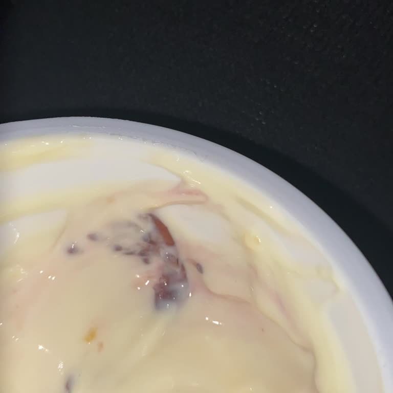 Migros’ta Sek Ananas Aromalı Quark Yoğurdunda Küf Sorunu