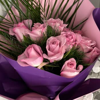 Görseldeki Çiçekle Uyuşmayan Kalitesiz Buket Ve Çözüm Yok