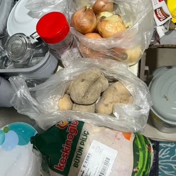 Şok Market’te Kedi Maması Yok, Son Kullanma Tavuk Ve Çürük Sebzeler