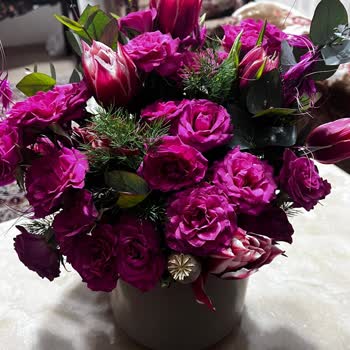 Sipariş Edilen Lale Aranjmanı Görseliyle Uyuşmuyor Ve Güller Taze Değil