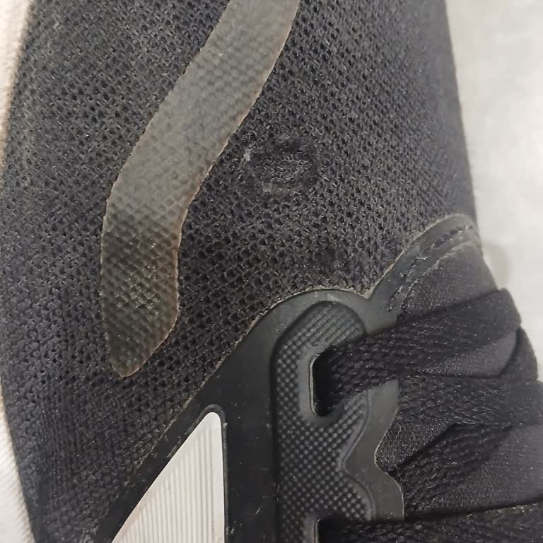 Adidas Ürünün Kısa Sürede Yırtılması Ve Değişim Talebi