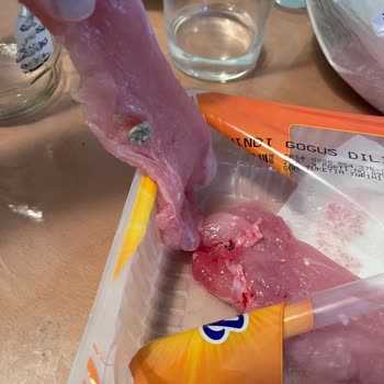 Bolca Hindi Göğüs Ürünün Son Tüketim Tarihine Yakın Olmasına Rağmen Küflü Çıkması