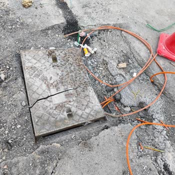 Etimesgut Belediyesi Açıkta Bırakılan Kablolar Çocukları Ve Araçları Tehlikeye Atıyor