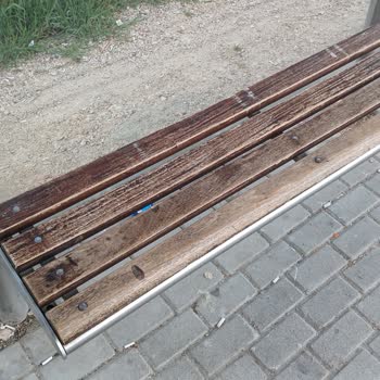 Abdal Köprüsü 1 Durağındaki Sallanan Oturma Yeri Ciddi Güvenlik Tehdidi