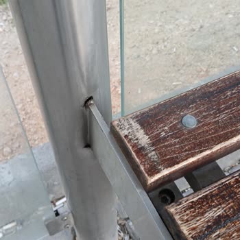 Abdal Köprüsü 1 Durağındaki Sallanan Oturma Yeri Ciddi Güvenlik Tehdidi