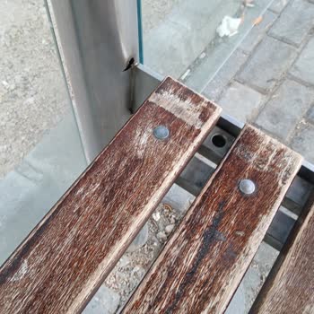 Abdal Köprüsü 1 Durağındaki Sallanan Oturma Yeri Ciddi Güvenlik Tehdidi