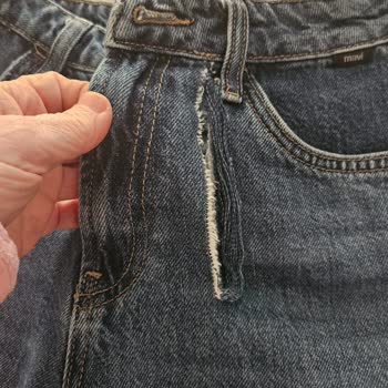 Mavi Denim Pantolonunda Kalite Sorunu Ve Mağaza İlgisizliği
