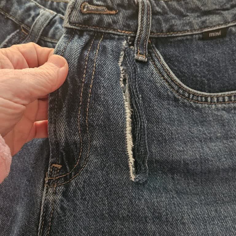 Mavi Denim Pantolonunda Kalite Sorunu Ve Mağaza İlgisizliği