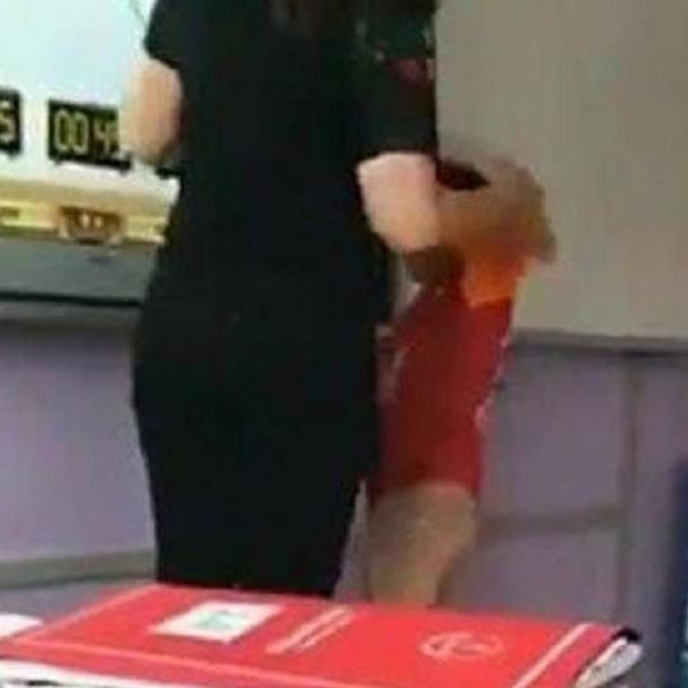 Öğretmen Gülmeye Tokat Attı, Yanlış Cevaplarda Sert Azarladı Ve Okul Müdahalesi Bekliyor