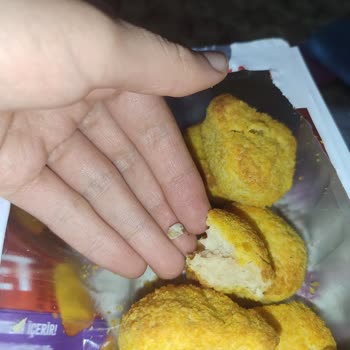 Kemik Çıkan Nugget Ürünü Ve Boş Çanta Hediye Sözü