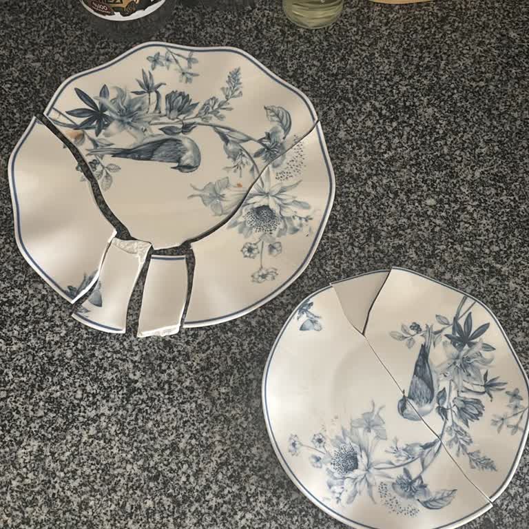 Kırık Tabakların Yenileri İle Değiştirilmesini Talep Ediyorum