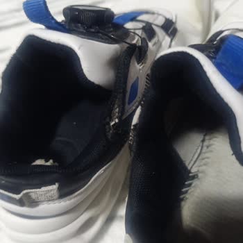 FLO Mağazasında Kinetix Ayakkabısının Tabanı Delindi Ve Topuk Ağrısı Yaşadım