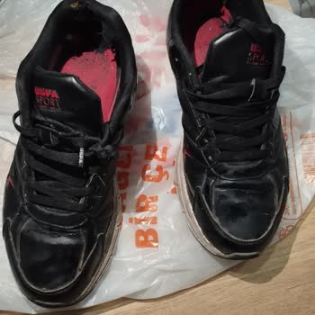 İki Yıllık Garanti Altındaki Spor Ayakkabının Bir Yılda Aşınması Ve Mağazanın İade Reddi