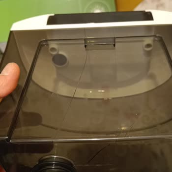 Kiwi Yıkama Makinesinin Su Haznesi İlk Kullanımda Çatladı, Garanti Desteği Yok