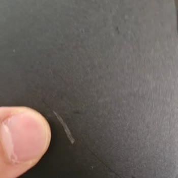 Orijinal Olduğu Söylenen Şarj Adaptörü Kırık Ve Çatlak Geldi