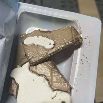 Rengi Kaçmış Ve Doku Sorunu Olan Ozmo Çikolata Sağlık Endişesi Yaratıyor