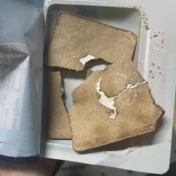 Rengi Kaçmış Ve Doku Sorunu Olan Ozmo Çikolata Sağlık Endişesi Yaratıyor