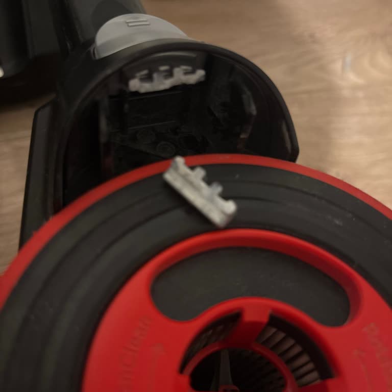 Bosch Unlimited 7 Toz Haznesi Klipsindeki Kronik Kırılma Ve Garanti Dışı Ücret Sorunu