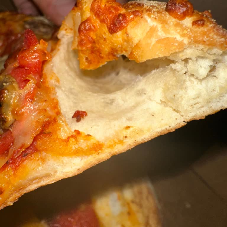 Yemeksepeti'nden İki Saat Gecikmeli Ve Ayıplı Pizza İçin İade Ve Kaba Müşteri Temsilcisi Şikayeti