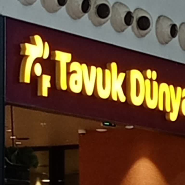 Bebek Arabasıyla Gelen Müşteriye Yönelik Kaba Garson Davranışı