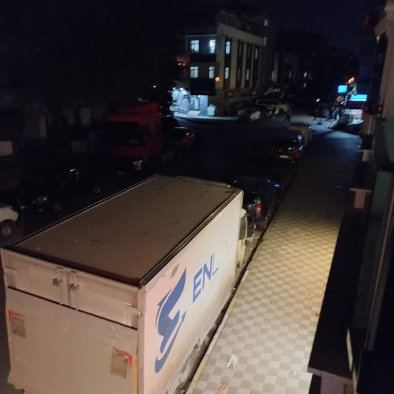 Enlog'a Ait Büyük Araç Trafiği Tehlikeye Atıyor