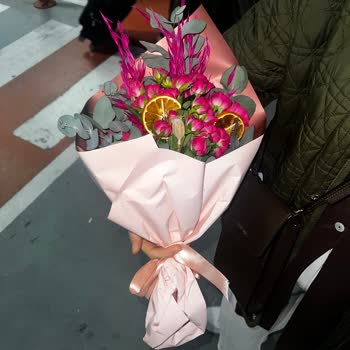 Görselden Farklı, Küçük Ve Solmuş Buket İçin İade Talebi