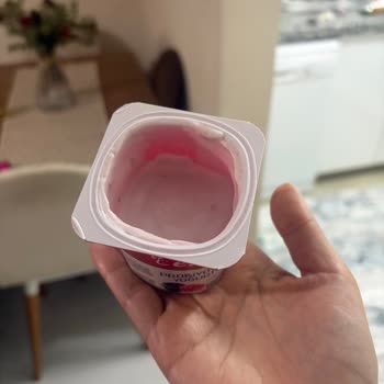 Eker Meyveli Yoğurtta Yarım İçerik Ve Aşırı Fiyat