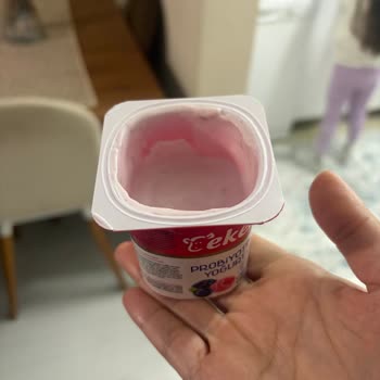 Eker Meyveli Yoğurtta Yarım İçerik Ve Aşırı Fiyat
