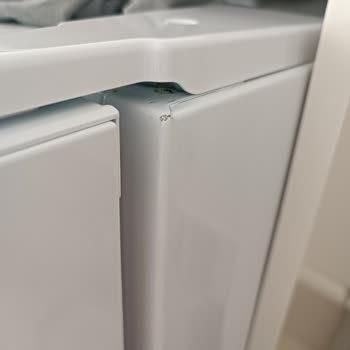 Arçelik Buzdolabındaki Çizikler, Kötü Koku Ve Yetersiz Servis Nedeniyle Ücretsiz Değişim Talebi