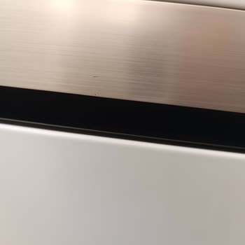 Arçelik Buzdolabındaki Çizikler, Kötü Koku Ve Yetersiz Servis Nedeniyle Ücretsiz Değişim Talebi