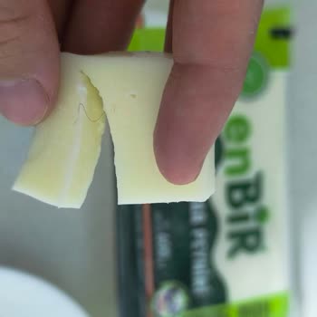 En Bir Kaşar Peynirinde Saç Hijyen Sorunu