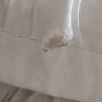 Yunevim.com Nevresim Takımında Dikiş Sorunları Ve Sarı Lekeler