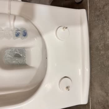 Vitra Klozet Kapağı Menteşesi 1 Yılda Kırıldı, Parça Fiyatı Tüm Kapak Fiyatına Yakın