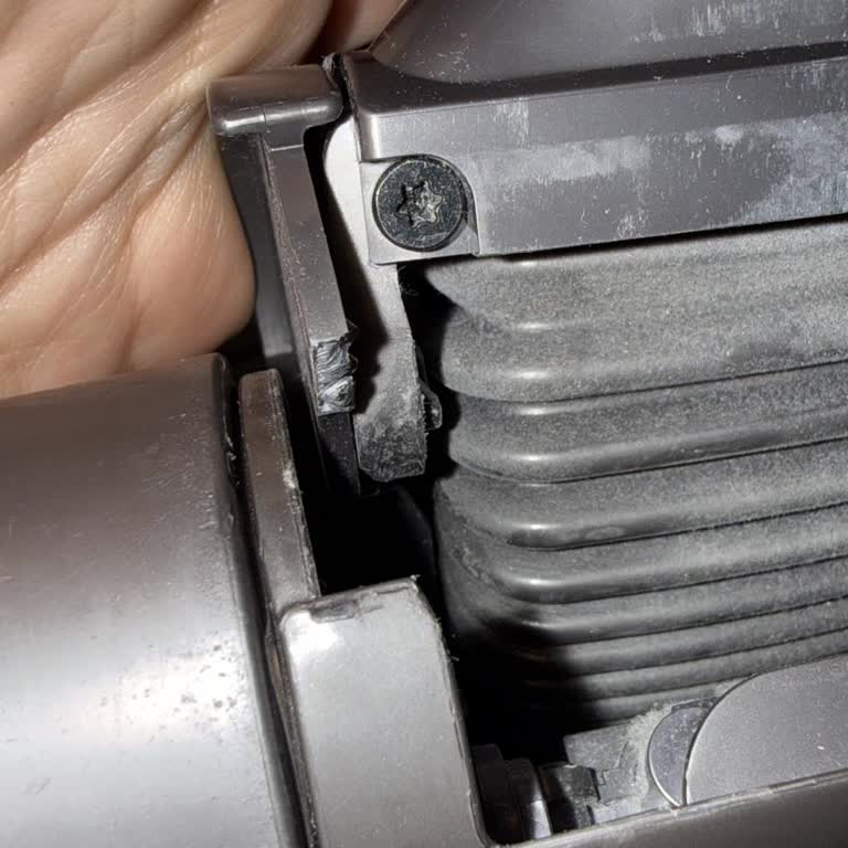 Dyson Cinetic Big Ball 2 Pnömatik Başlığının Kırılması Ve Garanti Dışı Tutulması