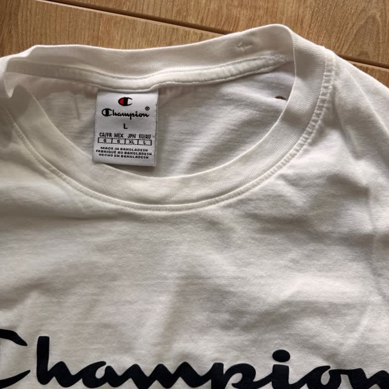 Champion Tişörtte 2 Kullanımda Delik, Üretim Hatası İddiası Ve Sorumluluk Reddi