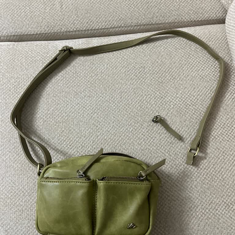 Mavi Çanta Askısı Kırıldı, Hızlı Çözüm Talep Ediyorum