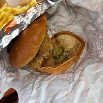 İstanbul Viaport Venezia Popeyes Şubesinde Sipariş Gecikmesi, Soğuk Yemek Ve Personel Tartışması