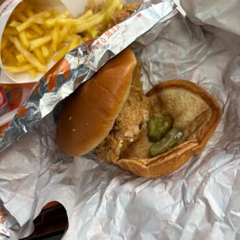 İstanbul Viaport Venezia Popeyes Şubesinde Sipariş Gecikmesi, Soğuk Yemek Ve Personel Tartışması