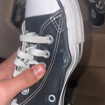 Converse Ayakkabısında Yan Açılmalar Ve Kullanılamaz Durum