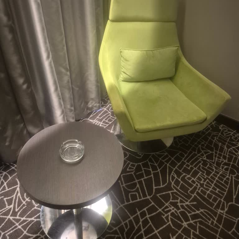 Park Inn By Radisson Hotels Sigara Kokusundan Durulmayacak Derecede Ağır Kokan Bir Oda Verildi