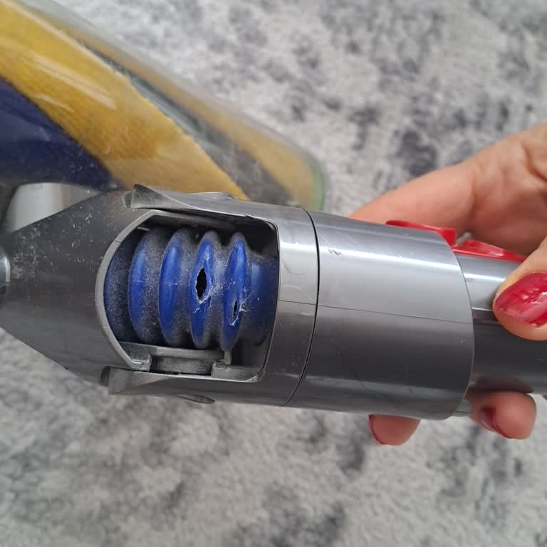 Dyson V12 Detect Slim Üç Yılda Boru Parçasının Erken Yırtılması Ve Garanti Dışı Destek Talebi