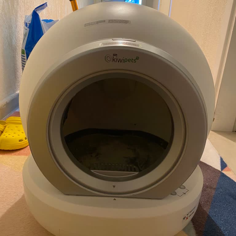 Wi-Fi Bağlantısı Kesilen Ve Çatlaklı Otomatik Kedi Tuvaletine Hızlı Değişim Talebi