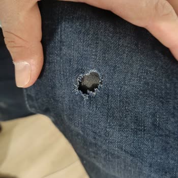 Mavi Mağazasında Dizinde Yırtılan Kot Pantolon Hatasız Sayıldı, Ücret İadesi Talebi