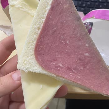 Bozuk Sandviç Ve Müşteri Hizmetinin Yetersizliği