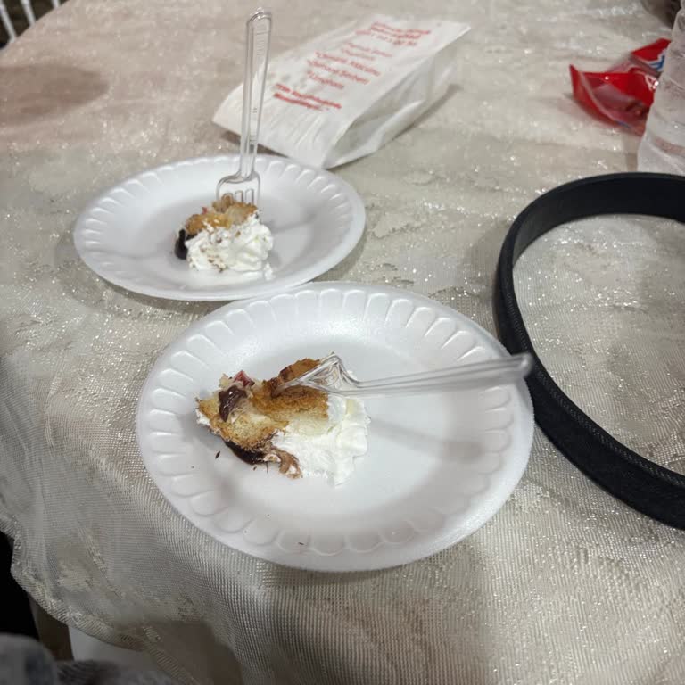 Anlaşmalı Düğün Pastasında Eksik Süsler Ve Yetersiz Servis