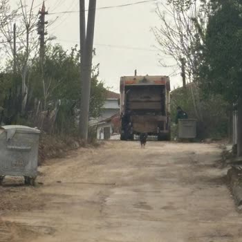 Uzunköprü Belediyesi Kavak Mahallesinde Çöp Toplanmıyor, Koku Ve Çevre Kirliliği