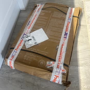 E-Bebek Kitaplıkta Kötü Paketleme Ve Eksik Parçalar