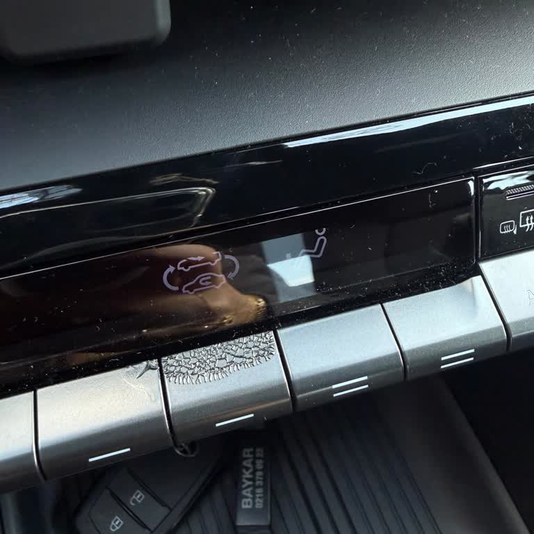 Toyota C‑HR Klima Tuşu Boya Sorunu Garanti Kapsamında Çözülmedi